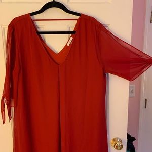 Soprano Split Sleeve Shift Dress in Red